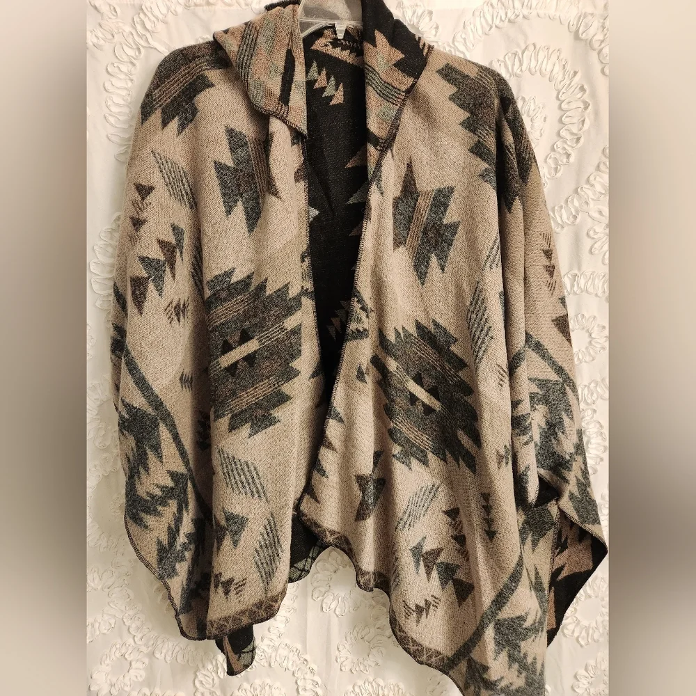 Michael Stars Cape One Size Hooded Open Poncho reversible Black brown aztec - Picture 6 of 9